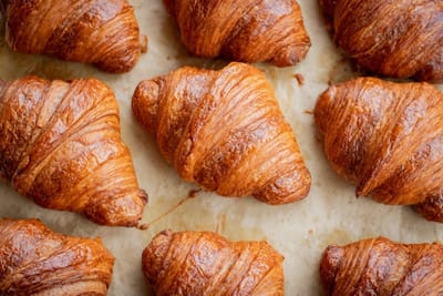Croissant e prodotti di pasticceria sfogliata