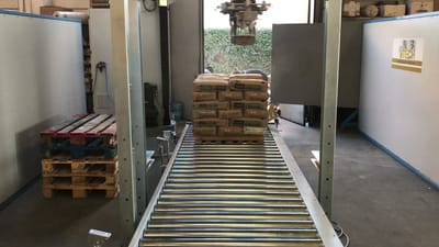 Pallet completo in uscita su rulliera