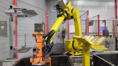 Robot che preleva i componenti dai contenitori